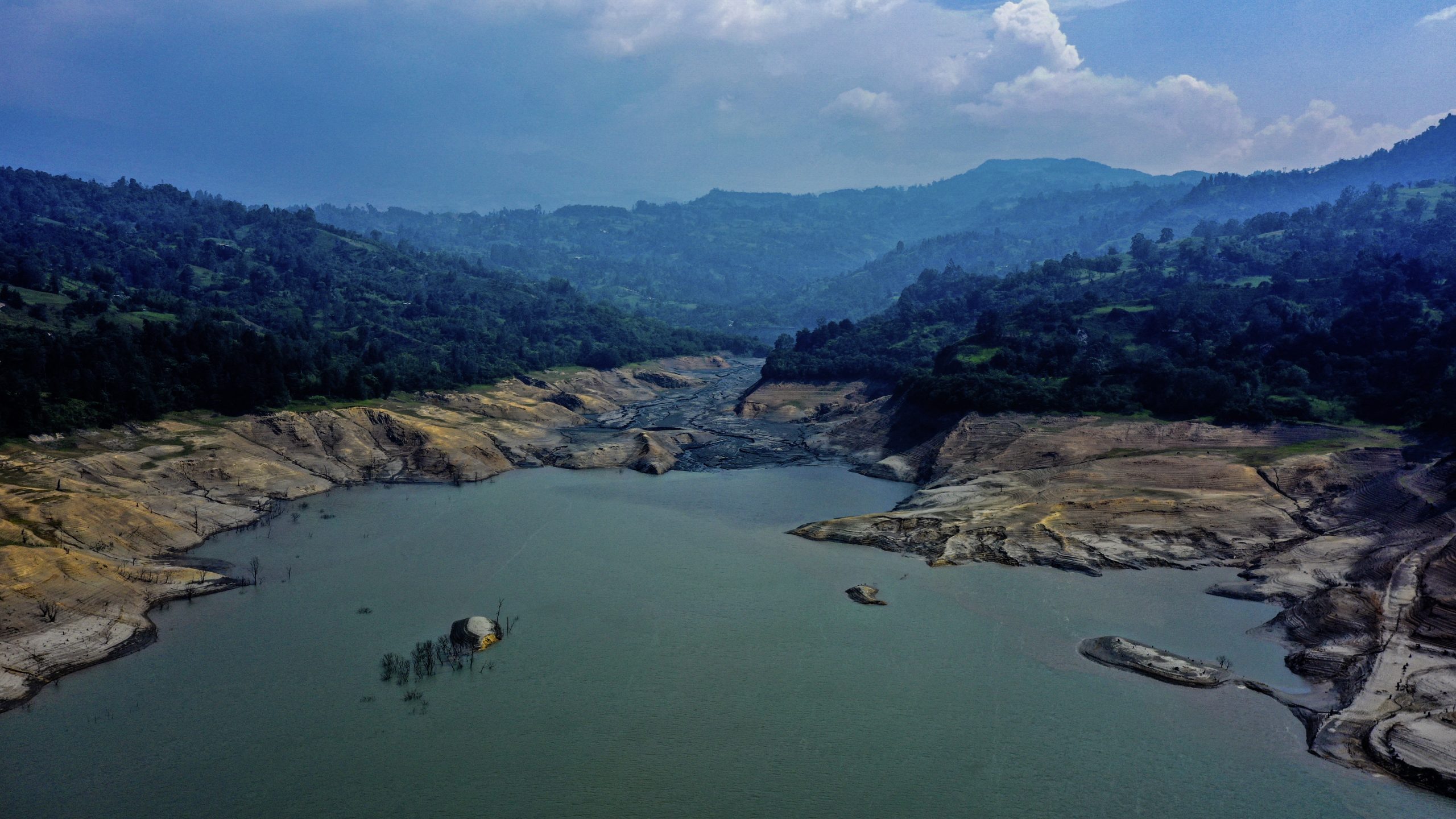 TOPSHOT-COLOMBIA-ENVIRONMENT-RATION-WATER-ELECTRICITY