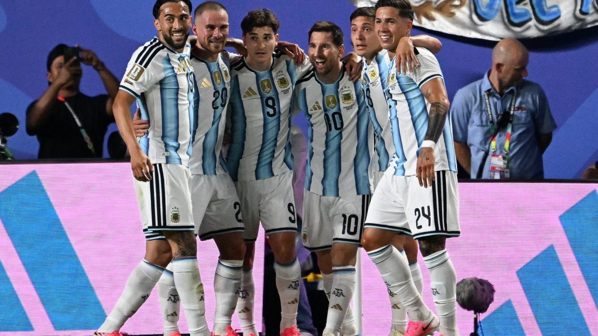 TOPSHOT-FBL-WC-2026-MATCH19-ARG-ALG