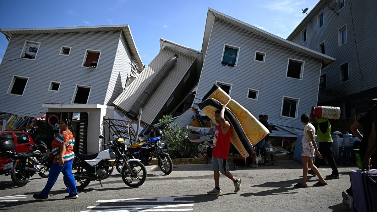 TOPSHOT-VENEZUELA-EARTHQUAKE