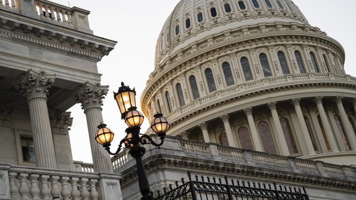 House approves labor-friendly bill with support from 20 Republicans