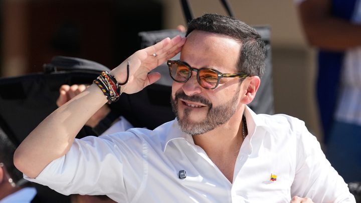 Right-wing candidate pulls ahead in first round of Colombia’s presidential vote
