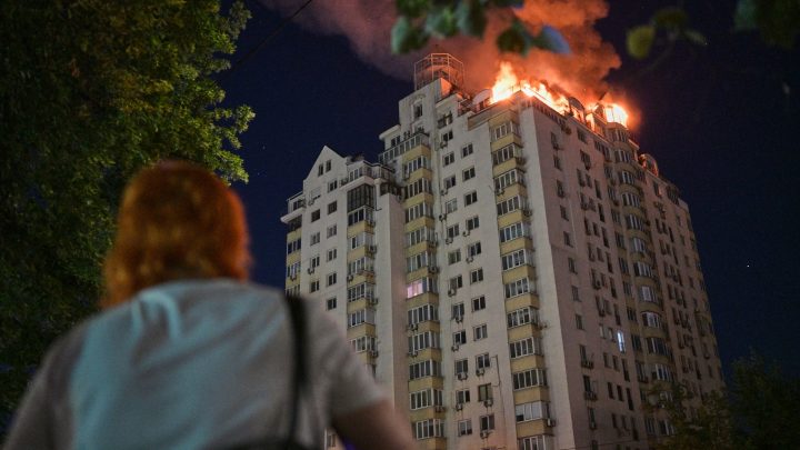 A major Russian attack kills 17 in Kyiv as Ukraine keeps striking Moscow’s oil sector