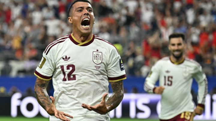 Spain sparkles to shock France 2-0 and advance to the World Cup final