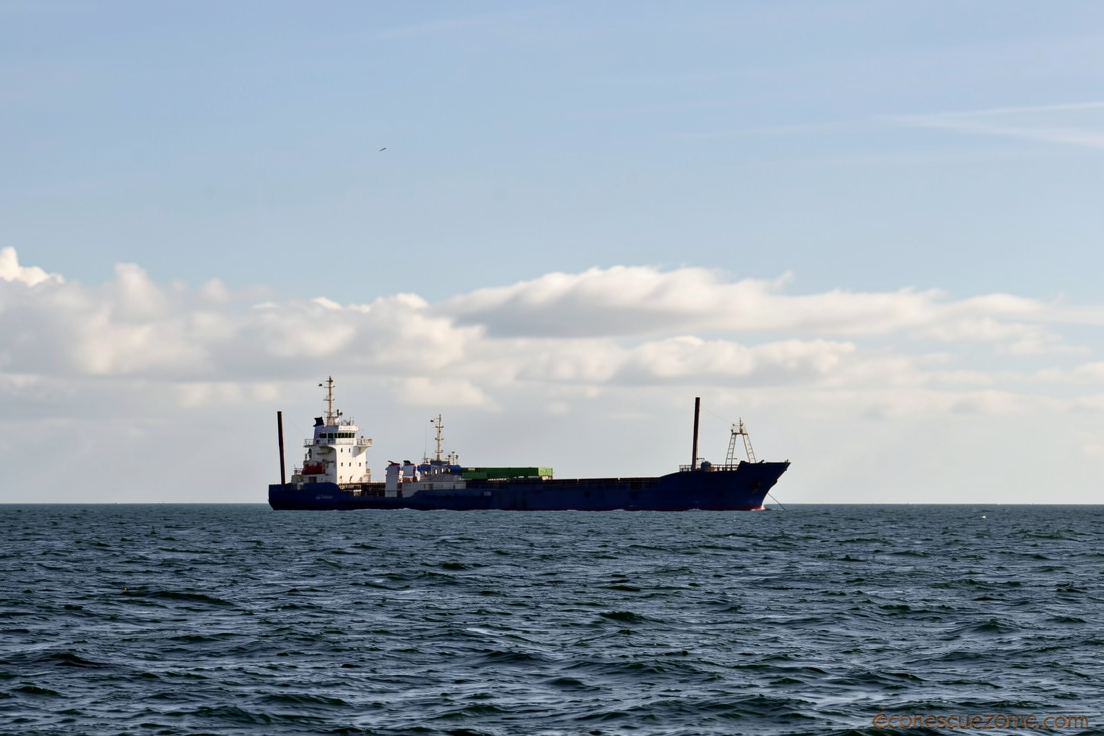 Iran aims to ban U.S. and Israeli ships from Strait of Hormuz and charge others a toll