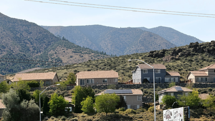 Thousands forced to evacuate parts of Reno, Nevada, as new wildfire rages