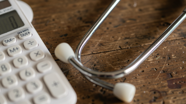 States try new tactics to bring down high hospital prices