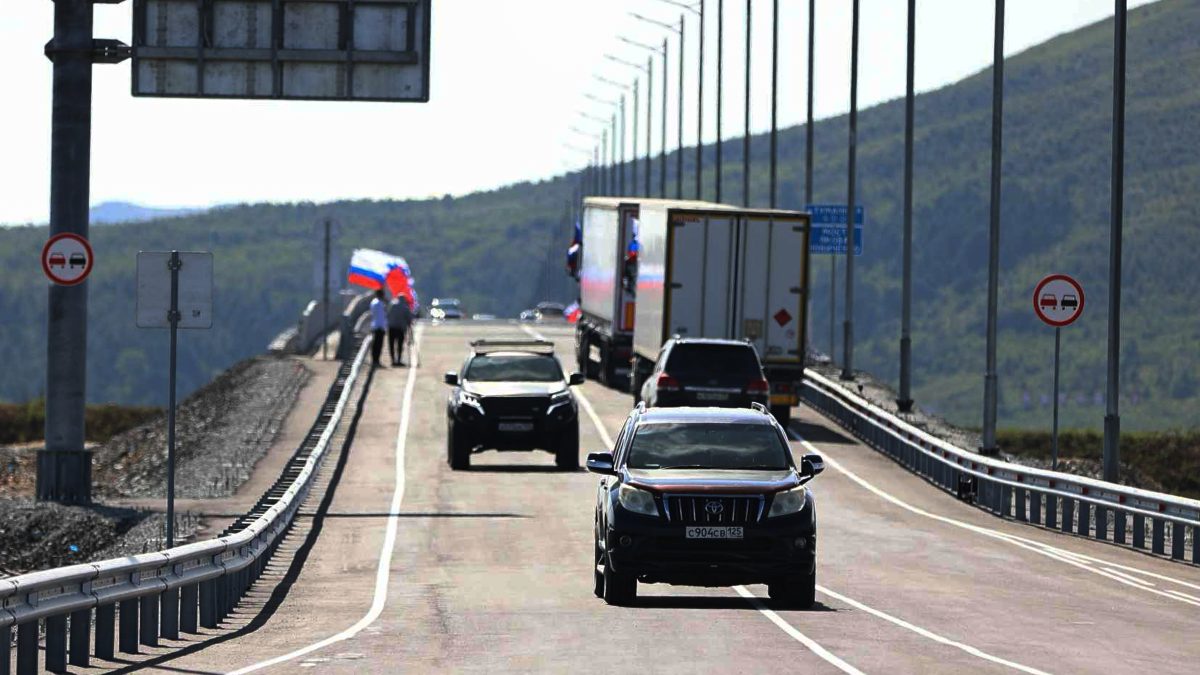 Russia and North Korea open the first road across their shared border