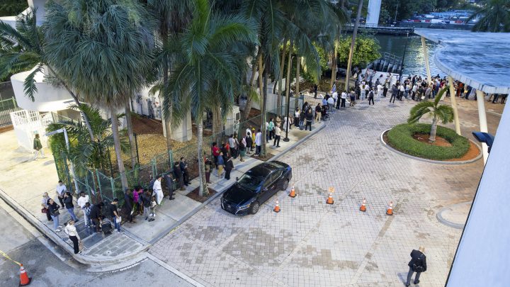 New immigration court tactic leads to huge lines and chaos in Miami