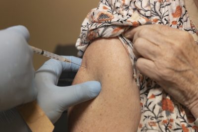 Medical groups offer vaccine guidance to fill federal vacuum